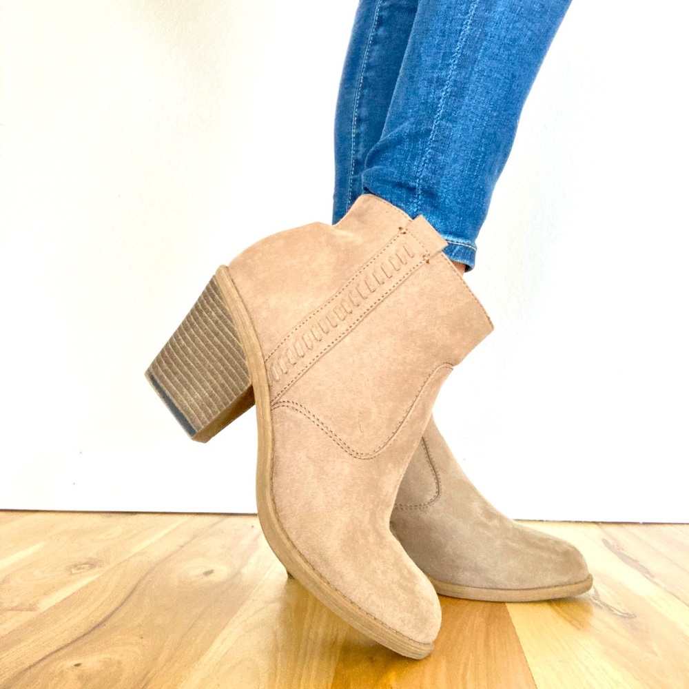 Woman’s size 8 Jessica cline booties